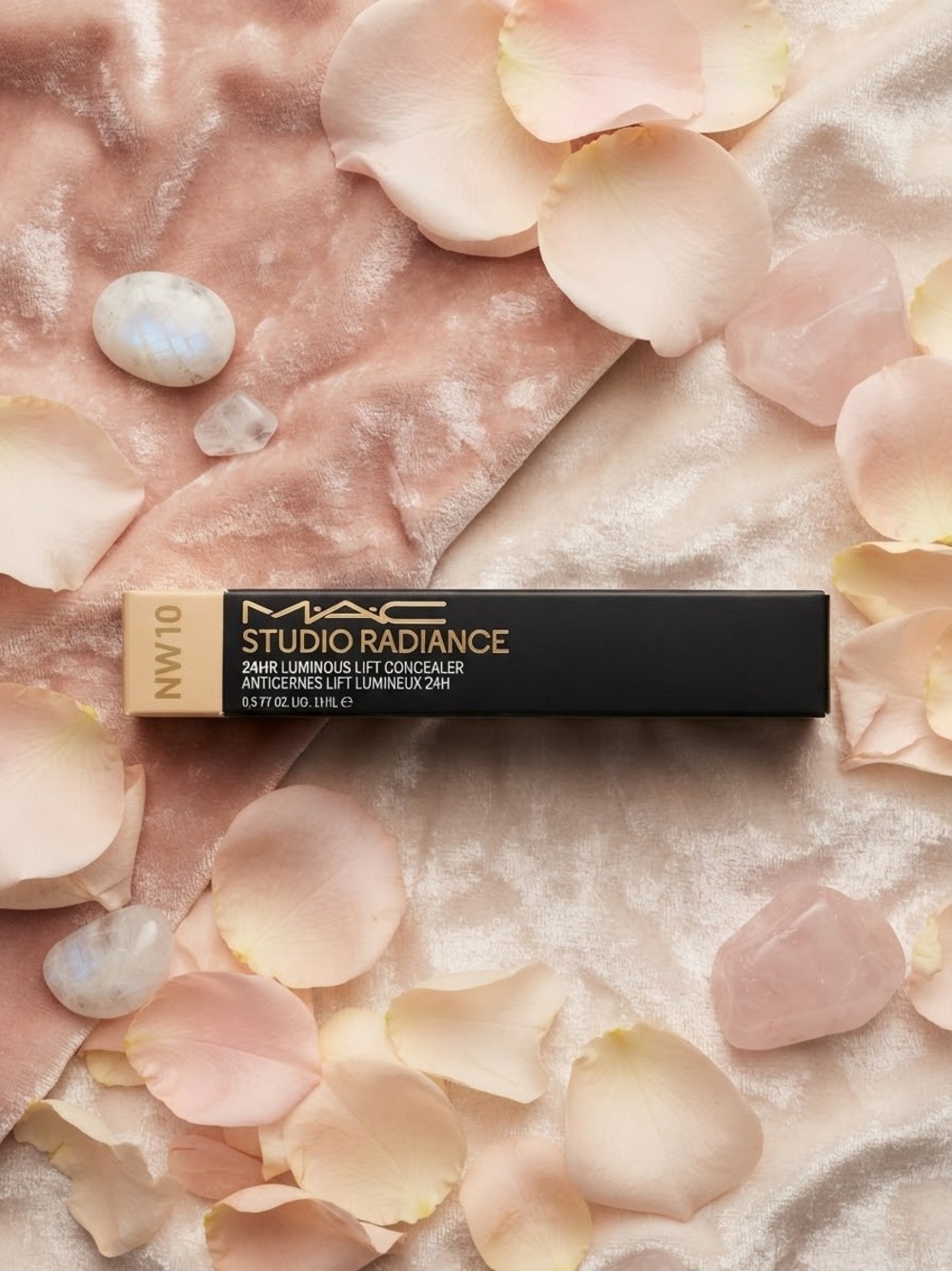 MAC Studio Radiance 24HR Luminous Lift Concealer - NW10 (Beige)